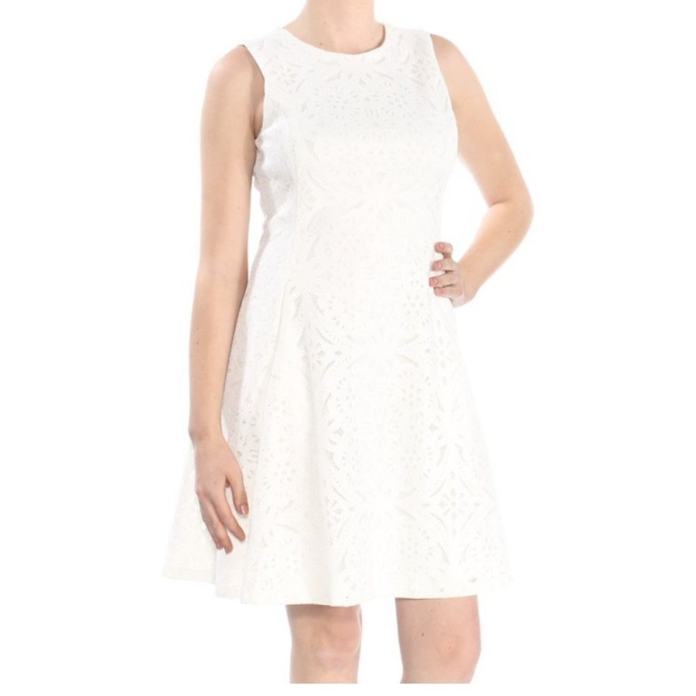 ESTABLISHED ROUND NECKLINE SLEEVELESS ZIP CLOSURE ABOVE THE KNEE LENGTH DRESS